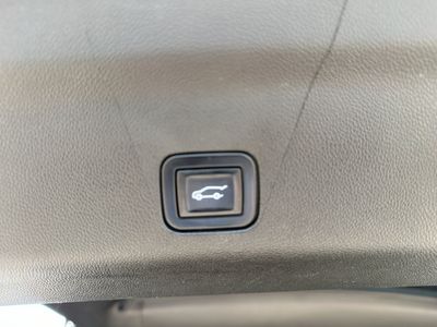 2022 Chevrolet Suburban - Photo 31