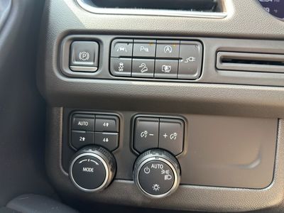 2022 Chevrolet Suburban - Photo 19