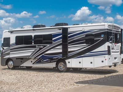 2026 Fleetwood Bounder - Photo 2