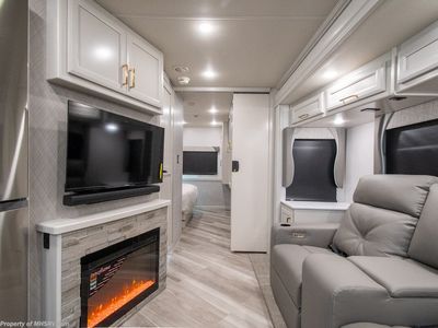 2026 Fleetwood Bounder - Photo 13
