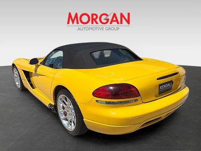 2005 Dodge Viper — interior view