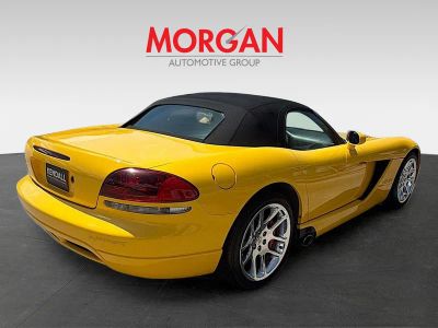 2005 Dodge Viper — engine compartment view