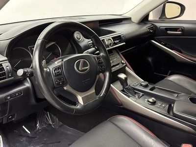 2019 Lexus IS - Photo 9