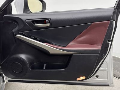 2019 Lexus IS - Photo 30