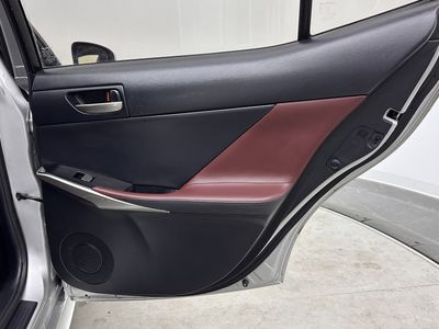 2019 Lexus IS - Photo 28