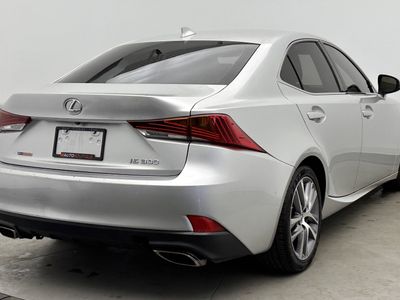2019 Lexus IS - Photo 8