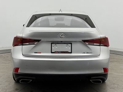 2019 Lexus IS - Photo 7