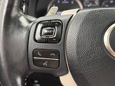 2019 Lexus IS - Photo 19
