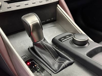 2019 Lexus IS - Photo 17