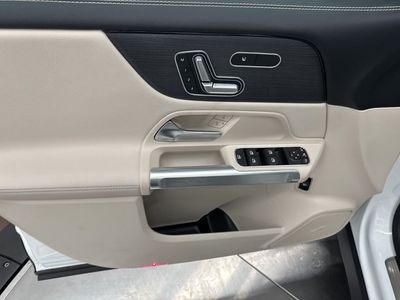 2026 Mercedes-Benz GLB — photo 11 view