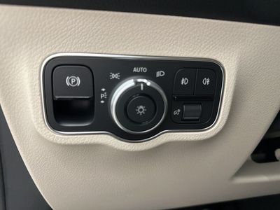 2026 Mercedes-Benz GLB — photo 18 view