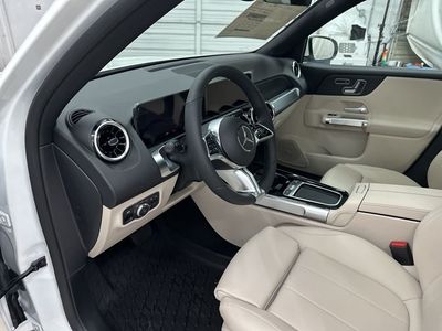 2026 Mercedes-Benz GLB — photo 9 view