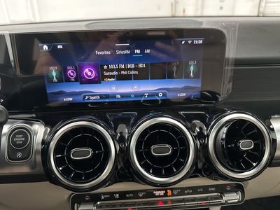 2026 Mercedes-Benz GLB — photo 15 view