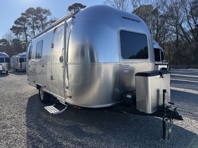 2026 Airstream WORLD TRAVELERUSA — front three-quarter view