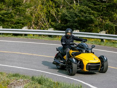 2026 Can-Am Spyder F3-S — photo 10 view