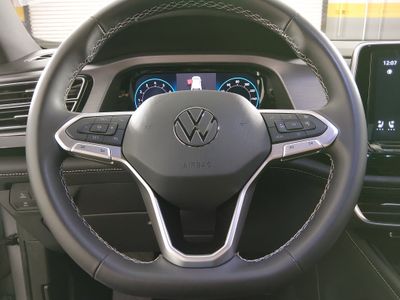 2025 Volkswagen Atlas Cross Sport — photo 12 view