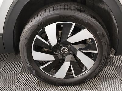 2025 Volkswagen Atlas Cross Sport — photo 10 view
