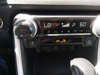 2024 Toyota RAV4 - Photo 18