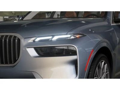 2026 BMW X7 — engine compartment view