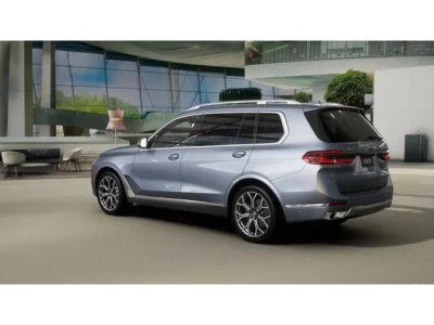 2026 BMW X7 — side profile view