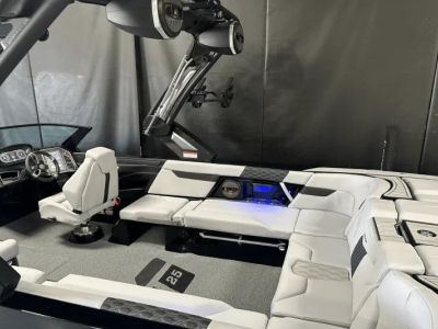 2024 Mastercraft XT25 - Photo 13