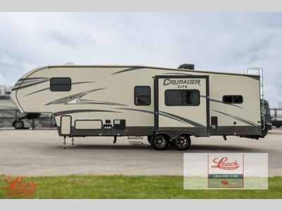 2017 Crusader LITE 27RK — engine compartment view