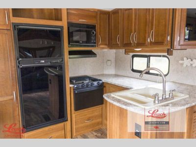 2017 Crusader LITE 27RK — photo 12 view