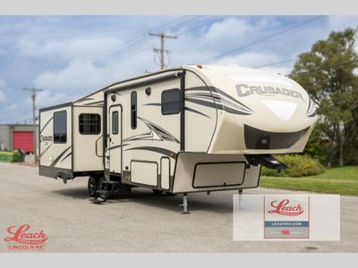 2017 Crusader LITE 27RK — front three-quarter view