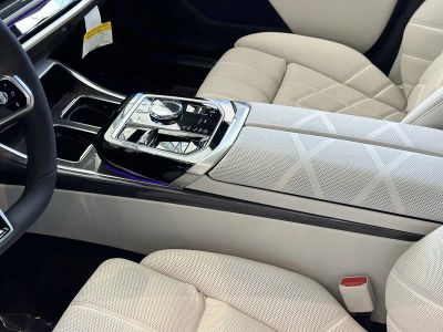 2026 BMW 7 Series — photo 9 view