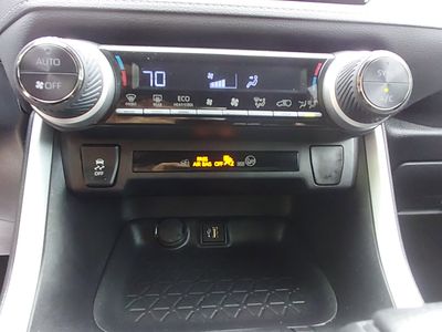 2025 Toyota RAV4 - Photo 17