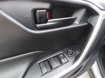 2025 Toyota RAV4 - Photo 22