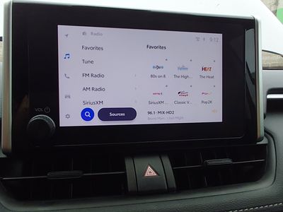 2025 Toyota RAV4 - Photo 14