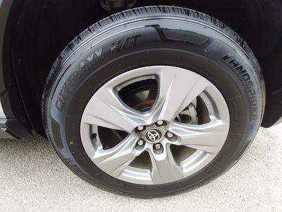 2025 Toyota RAV4 - Photo 10