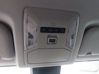 2025 Toyota RAV4 - Photo 19