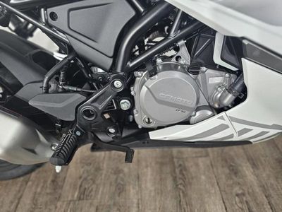 2026 CFMOTO 300SS - Photo 15