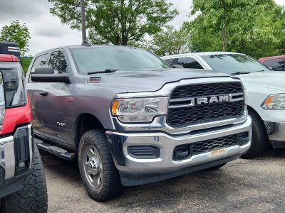 2020 RAM 2500 Tradesman Crew Cab 4x4 6'4' Box in Billet Silver Metallic Clearcoat — front three-quarter view