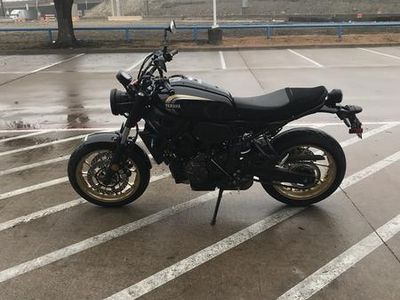 2025 Yamaha XSR700 — engine compartment view
