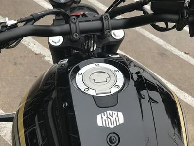 2025 Yamaha XSR700 — photo 9 view