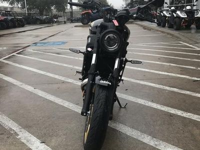 2025 Yamaha XSR700 — rear three-quarter view