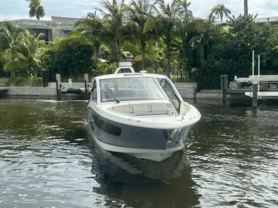 2025 Sea Ray Sundancer 370 Outboard - Photo 3