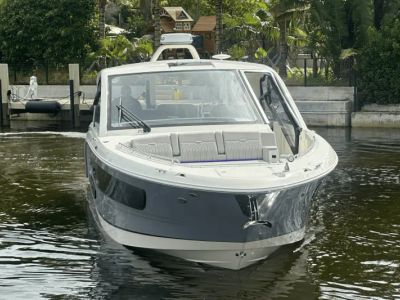 2025 Sea Ray Sundancer 370 Outboard - Photo 4
