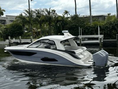 2025 Sea Ray Sundancer 370 Outboard - Photo 7