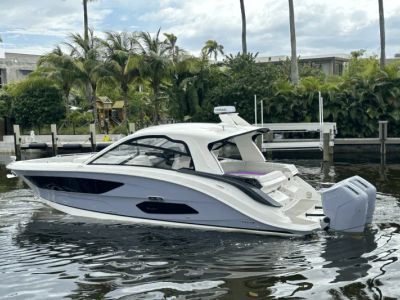 2025 Sea Ray Sundancer 370 Outboard - Photo 5