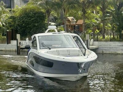 2025 Sea Ray Sundancer 370 Outboard - Photo 1