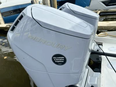 2025 Sea Ray Sundancer 370 Outboard - Photo 11