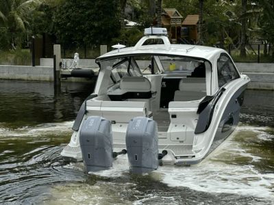 2025 Sea Ray Sundancer 370 Outboard - Photo 8