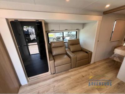 2026 Winnebago Thrive - Photo 9
