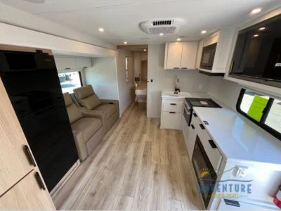 2026 Winnebago Thrive - Photo 8