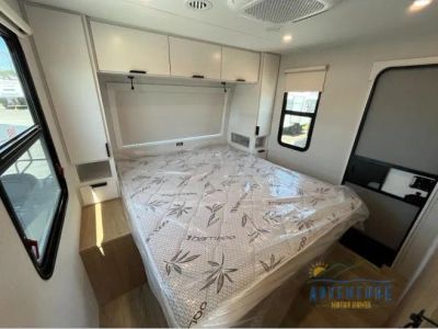 2026 Winnebago Thrive - Photo 10