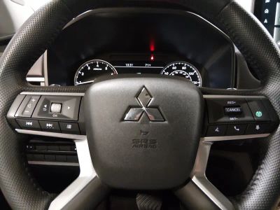 2025 Mitsubishi Outlander - Photo 12